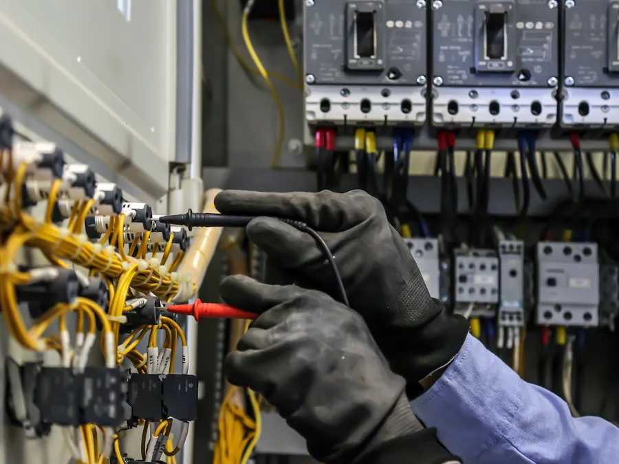 Prises et circuits par un électricien à Sarcelles
